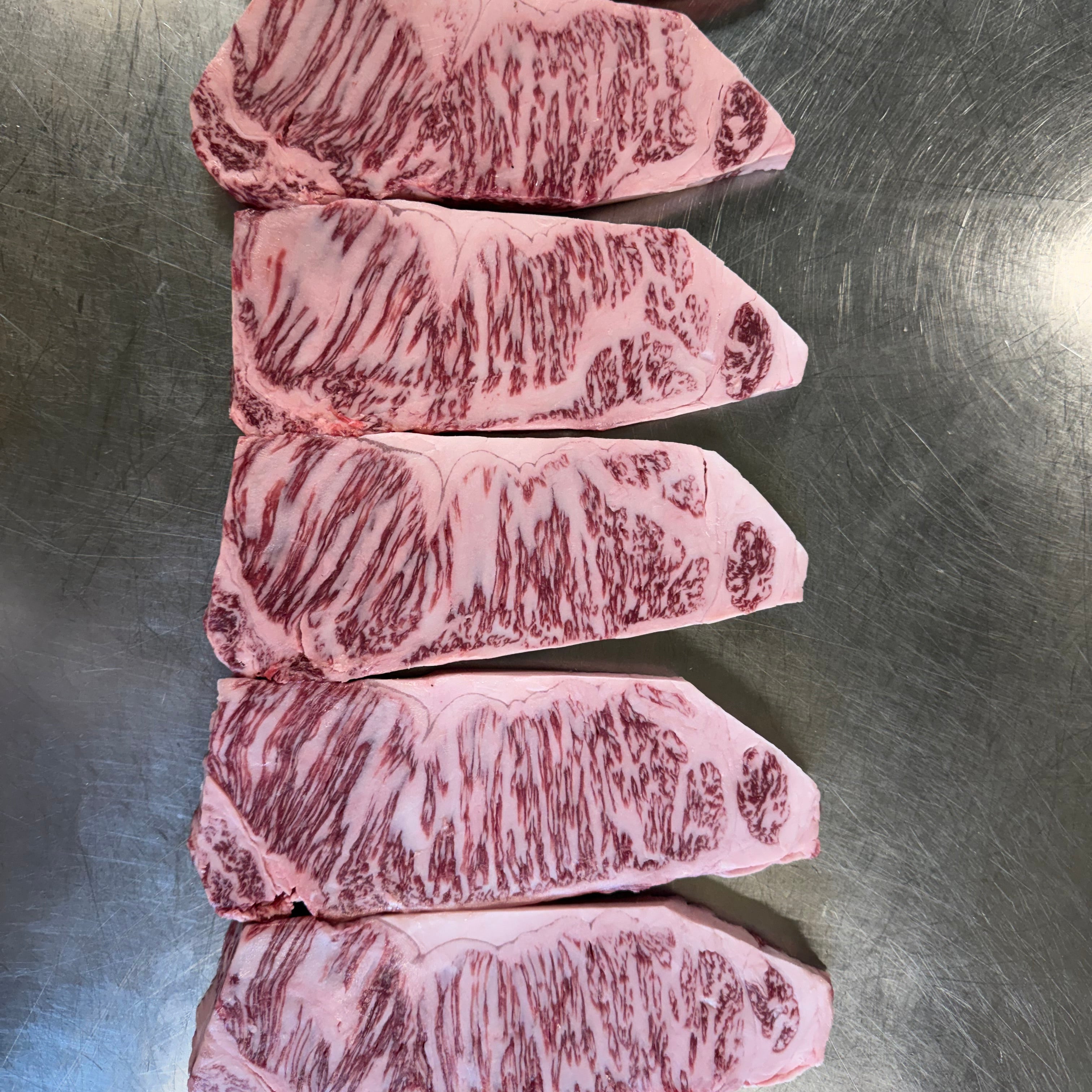 和牛jb Kobe A5 Wagyu Wine Beef BMS 10-11 Boneless Strip Loin – Sparrow Meats